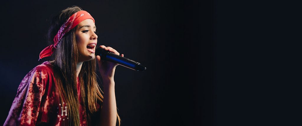 cantante haciendo vibrato